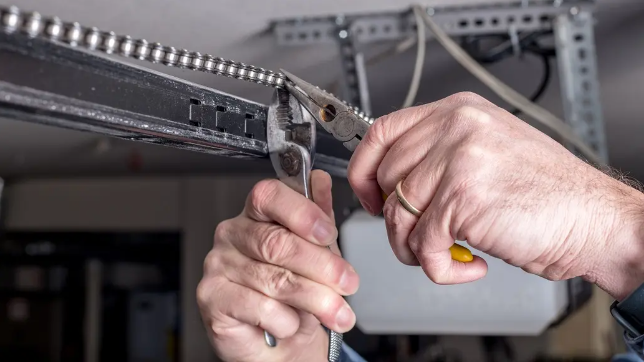 Noisy garage door fix service of Local Garage Door Repair Company.